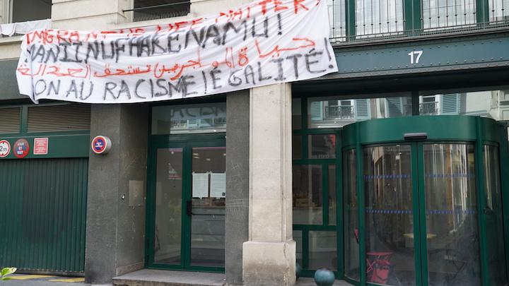 Les exilés et la Chapelle Debout occupent les bureaux depuis le 18 avril.