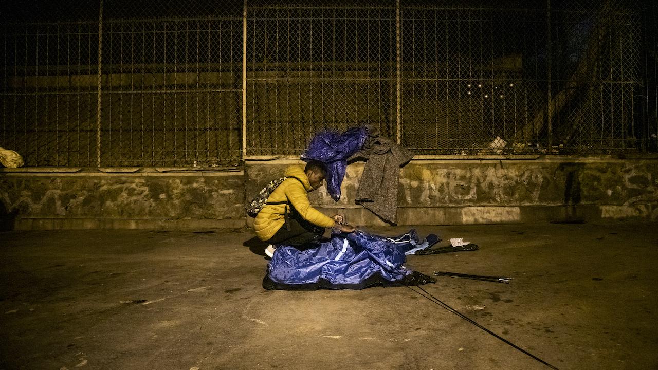 Aux puces de Saint-Ouen, tension entre exilés et riverains