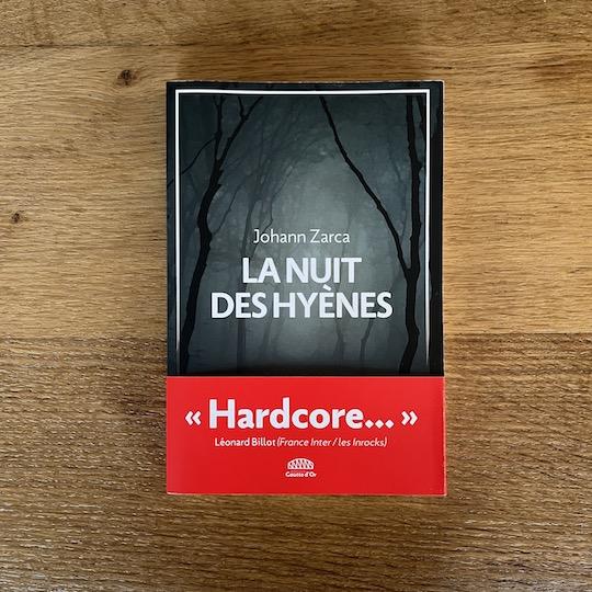 Le livre suit une nuit de la vie de Chicha, une prostituée travestie qui a ses habitudes au Bois de Boulogne. Sa dernière nuit