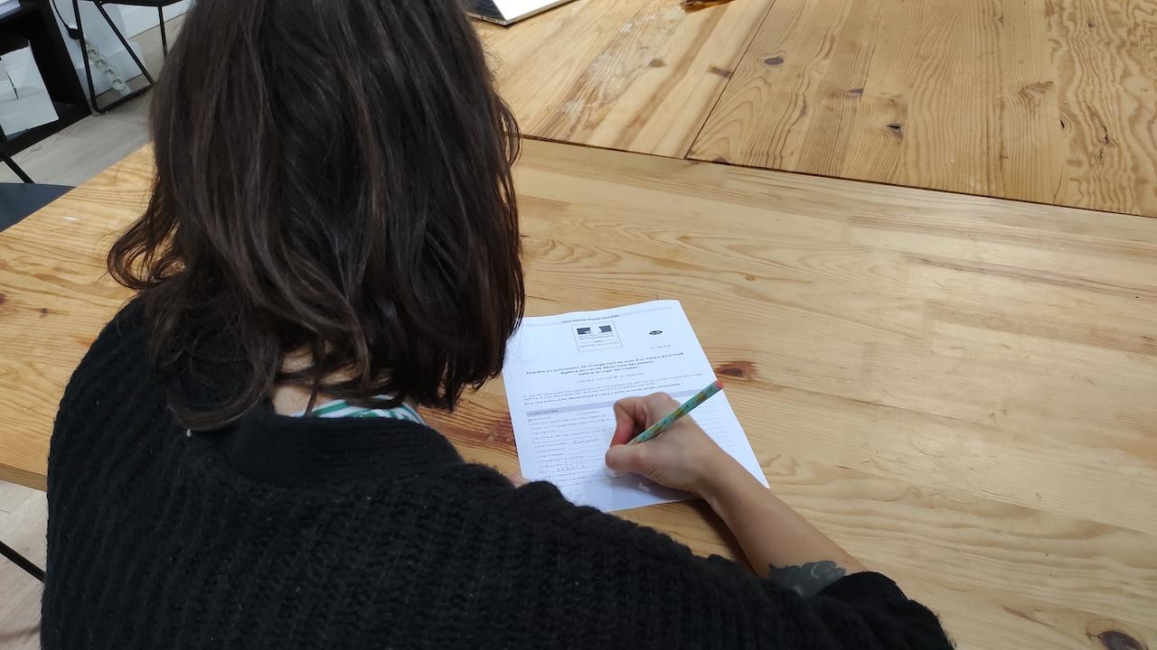 L’écrivain public aide illettrés et précaires à faire face au charabia administratif