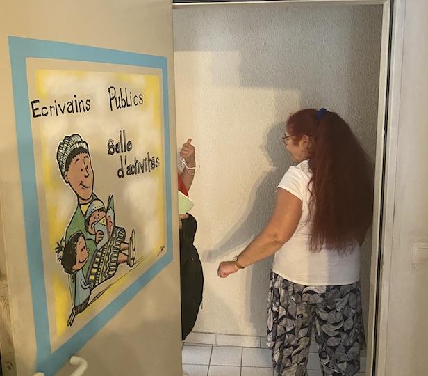 Christine s’indigne contre le charabia administratif qu'on demande : « Quand c’est écrit “la copie de votre adhésion citée en référence”, comment voulez-vous qu’ils comprennent quoi que ce soit ? 