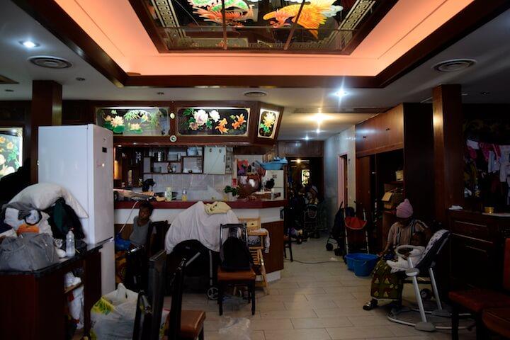 Le squat est un ancien restaurant chinois abandonné depuis une dizaine d'années.