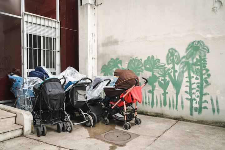 Le collectif des femmes a mis en ligne une cagnotte ainsi qu’une liste des besoins. Elles recherchent principalement : de la nourriture, des produits d’hygiène, des produits nécessaires pour les nourrissons, des affaires scolaires pour les enfants, des tickets de métro et des médicaments