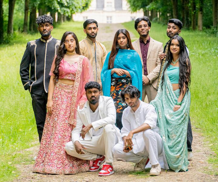 Pour l'instant, les jeunes ne vivent pas encore de leur travail d’influenceurs, même s'ils collaborent parfois avec des marques, comme des enseignes de tenues traditionnelles basées en France