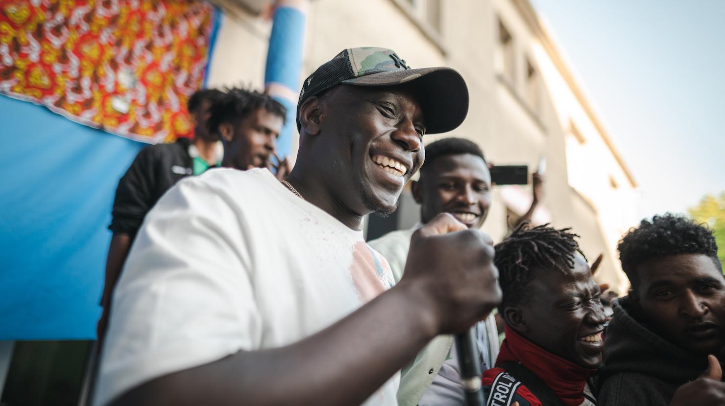 À Calais, le rappeur Dallo est devenu la voix des exilés