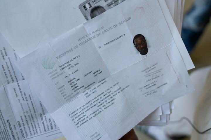 S’il n’a pas la nationalité française, contrairement à ses enfants, Brahima a obtenu sa carte de séjour en 2020.