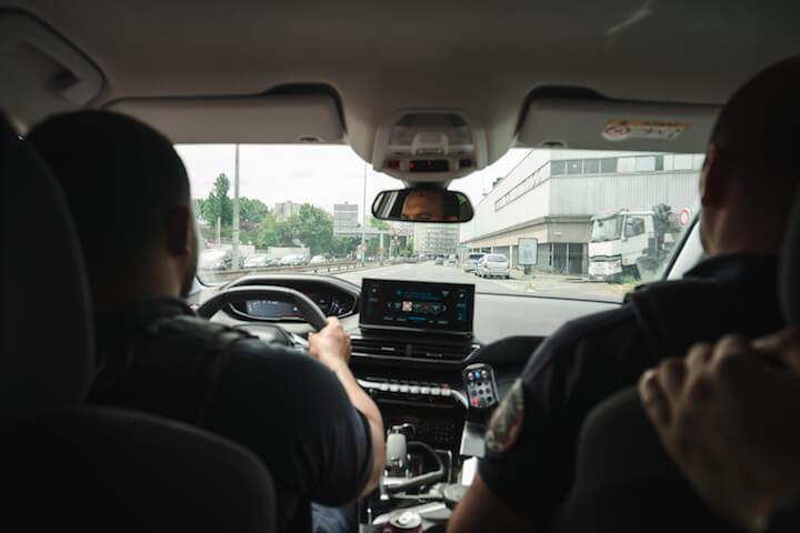 Quand l’attachée de presse déserte son poste pour une petite pause, StreetPress en profite pour poser les questions interdites