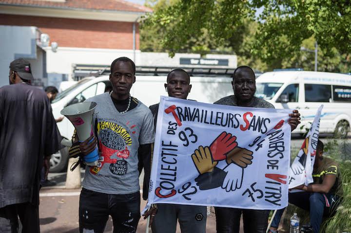 Des travailleurs sans-papiers de Chronopost sont soutenus par leurs homologues d'autres entreprises.