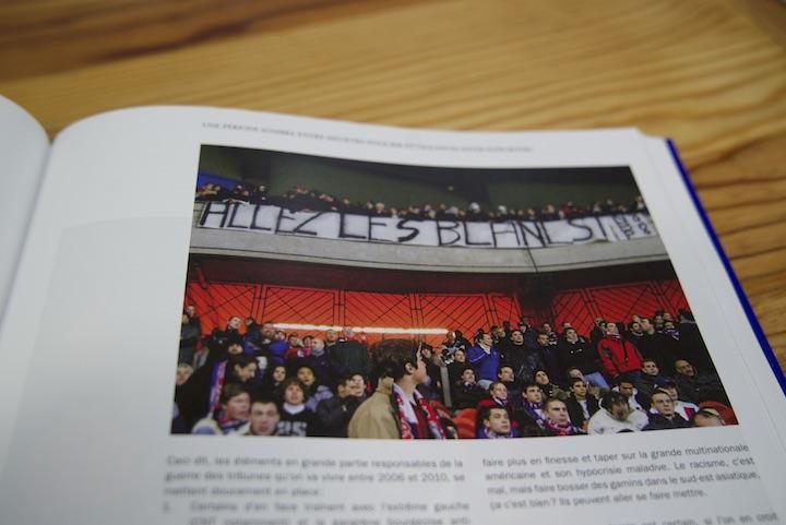 Pour cette banderole à caractère raciste, les deux auteurs du livre écoperont de trois ans d'interdiction de stade.