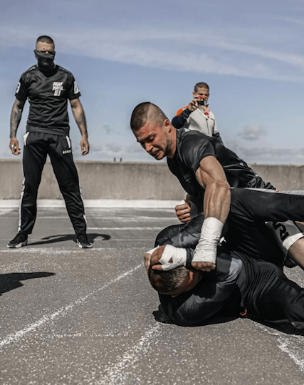 Au « King of the Streets », le hooligan Maxime Bellamy a gagné son combat après avoir couché son adversaire quasiment au premier coup de poing