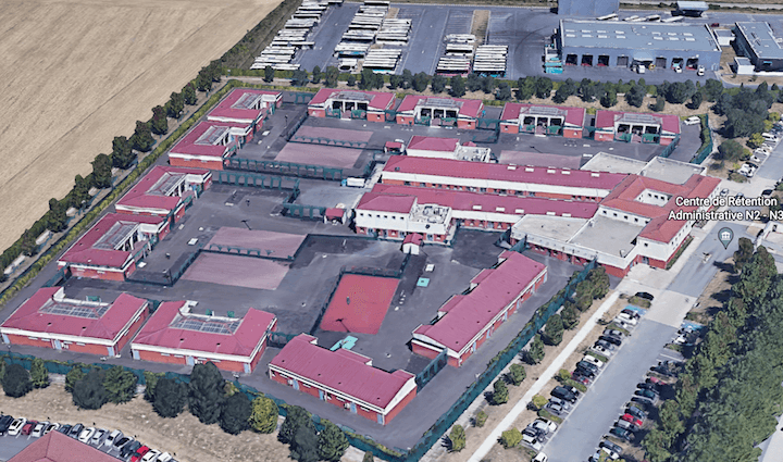 Le Cra du Mesnil-Amelot a déjà été épinglé par le CGLPL en 2010, 2011, 2014 et 2019 pour son mauvais traitement des retenus.