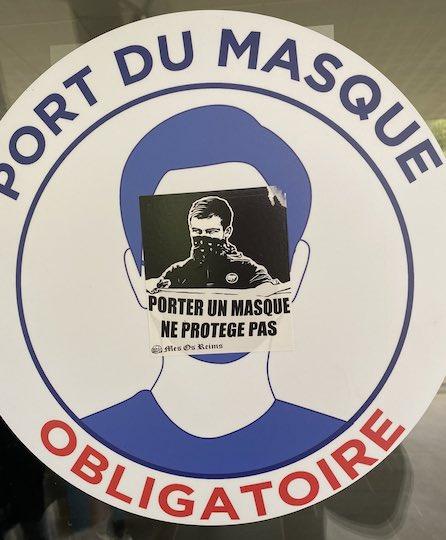 Plusieurs de leurs membres ont défilé dans des manifestations contre le pass sanitaire l’année dernière. Pour l’occasion, les MesOs ont fait des stickers avec une photo du militant antifasciste Clément Méric, tué en 2013 par l’extrême droite