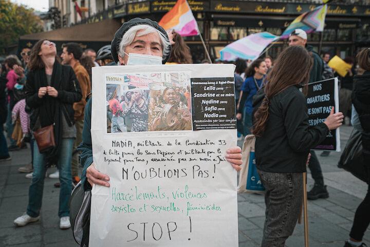 À la manifestation, les participantes et organisatrices veulent faire entendre « toutes les victimes des violences sexistes, LGBTQIphobes et sexuelles ».