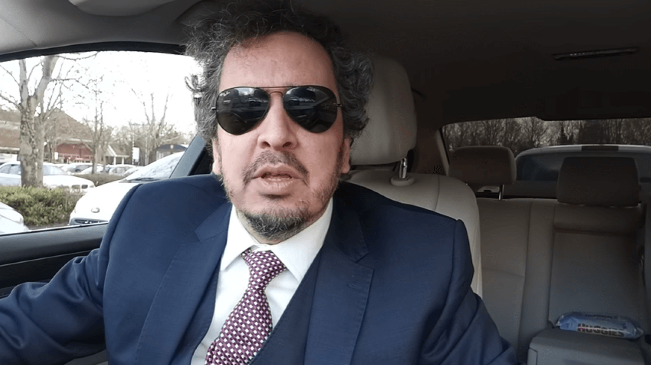 Aldo Sterone, le YouTubeur algérien préféré de l'extrême droite