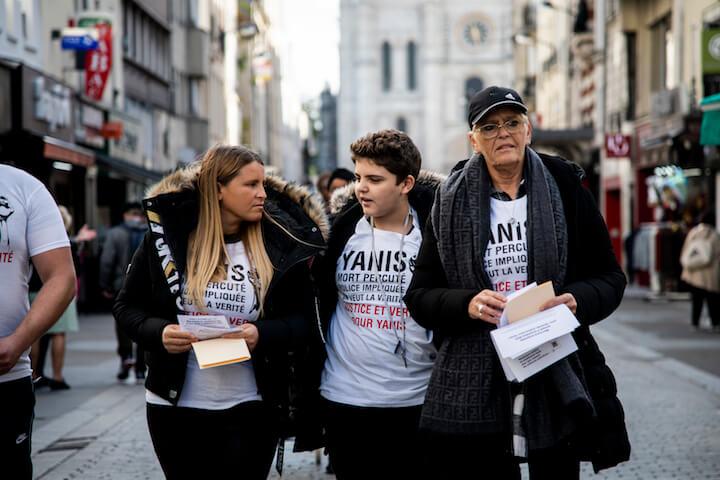 Valérie et ses enfants dans les rues de Saint-Denis