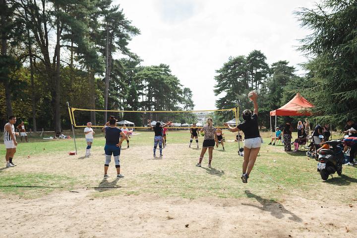 Près du périphérique, le lieu est familier pour les joueuses car la majorité d’entre elles sont, ou ont été, travailleuses du sexe au bois de Boulogne