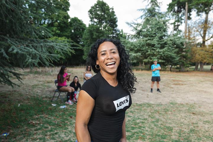 Charlize, la doyenne du groupe, a quitté le Pérou pour échapper aux regards et aux insultes homophobes et transphobes : « La société péruvienne n’accepte pas les personnes comme nous », raconte-t-elle.