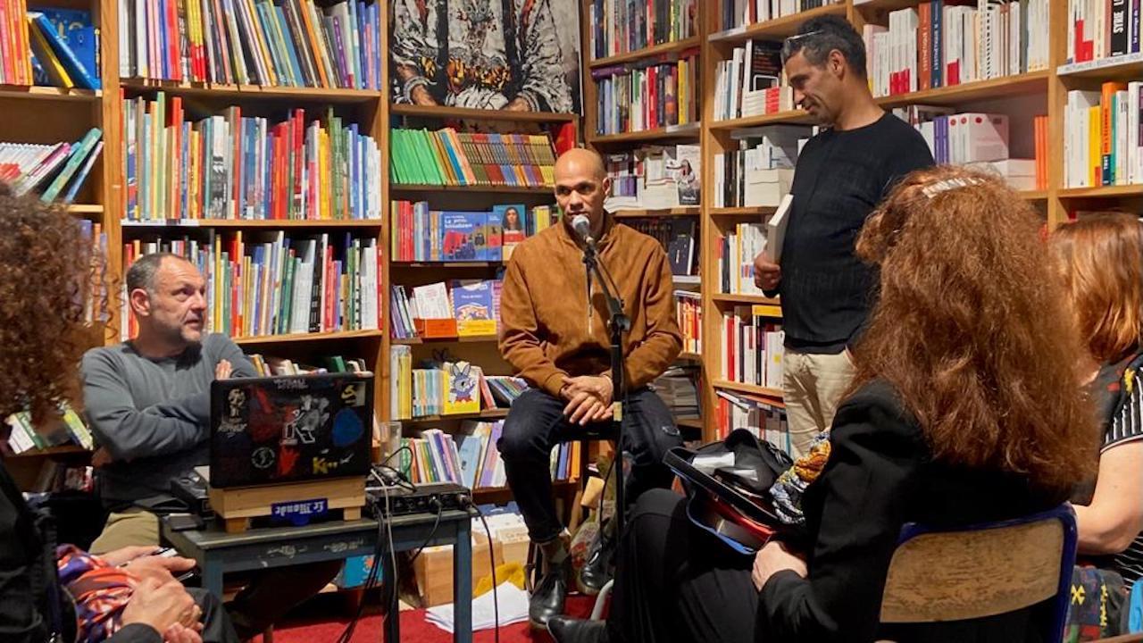 Il s’est sorti de son addiction au crack, de la rue et a écrit un livre