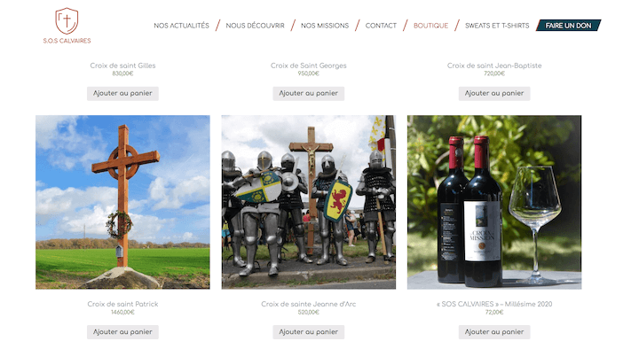 Sur son site internet, SOS Calvaires vend des croix, mais aussi du vin rouge
