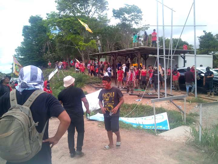 Christophe Yanuwana Pierre, candidat arrivé 4e aux dernières législatives et militant autochtone préfère parler « d'occupation des terres » que de « Zad » et dit s'inspirer des actions autochtones dans le reste de l'Amérique du Sud.
