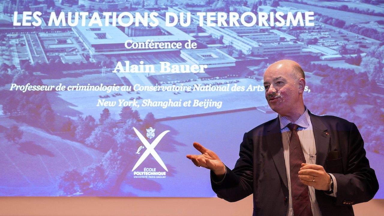 Alain Bauer a bénéficié d’un passe-droit dans son parcours étudiant