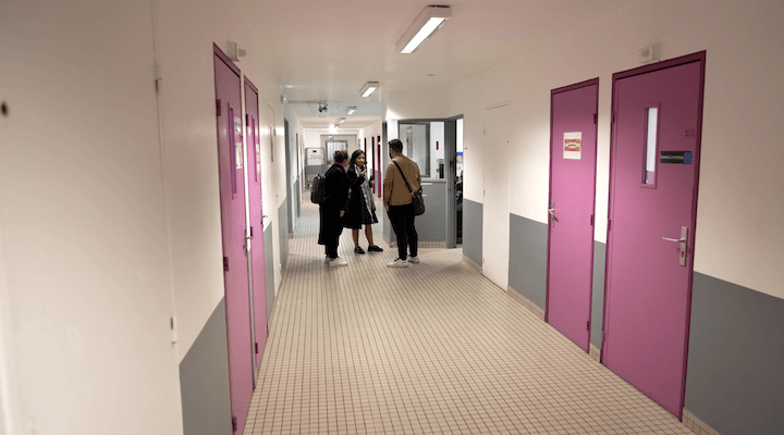 Lors de son déplacement à la prison de Nanterre en octobre dernier, la députée EELV des Hauts-de-Seine, Sabrina Sebaihi, avait interrogée la directrice de la prison sur la place des détenus atteints de troubles psychiatriques en prison