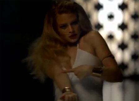 Moubarak, les transsexuels et Yves Saint Laurent... Le Morning Refresher