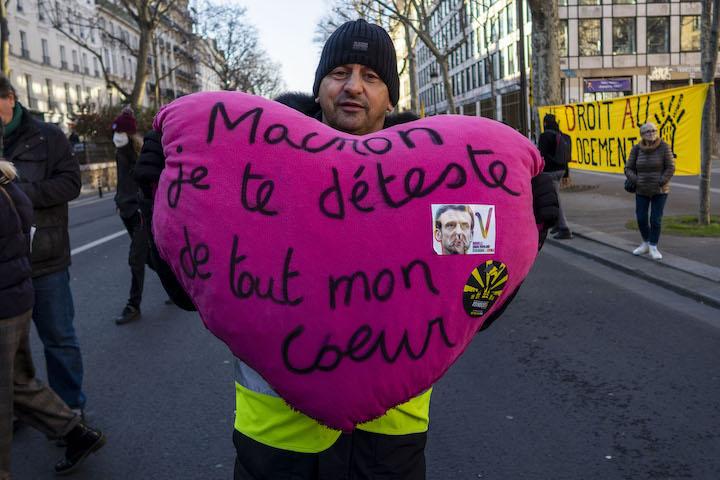 Sylvain assure qu'il reste un « petit noyau de Gilets jaunes apolitiques, comme au début du mouvement 