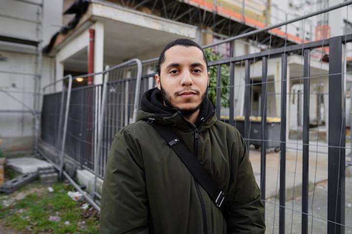 « On sait qu’il y a beaucoup de collégiens dans des situations de mal-logement, ce qui les empêche de bien travailler », s'émeut Chaouki Cherih, le prof d’anglais d'Aissé à l’époque