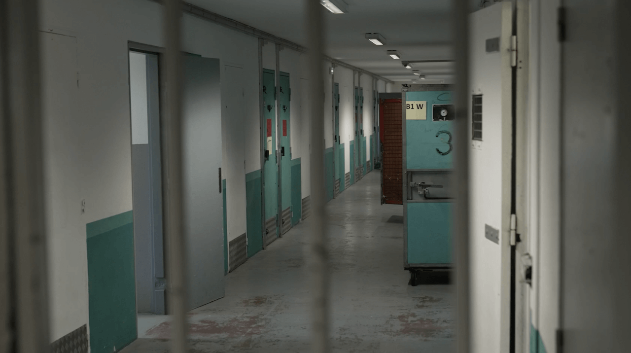 À la prison de Nanterre, des surveillants cassent le bras d’un détenu