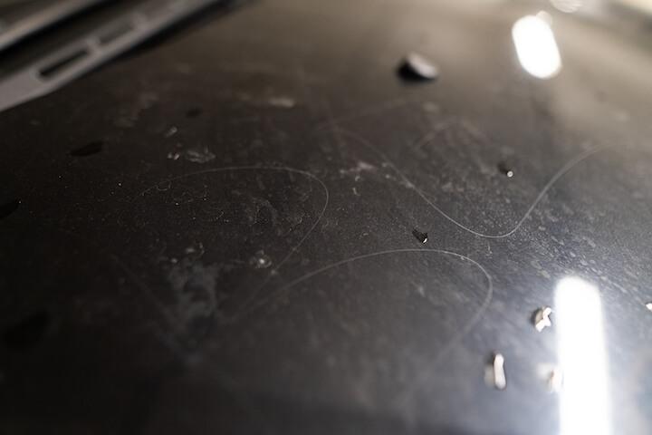 La voiture de Saly a été rayée