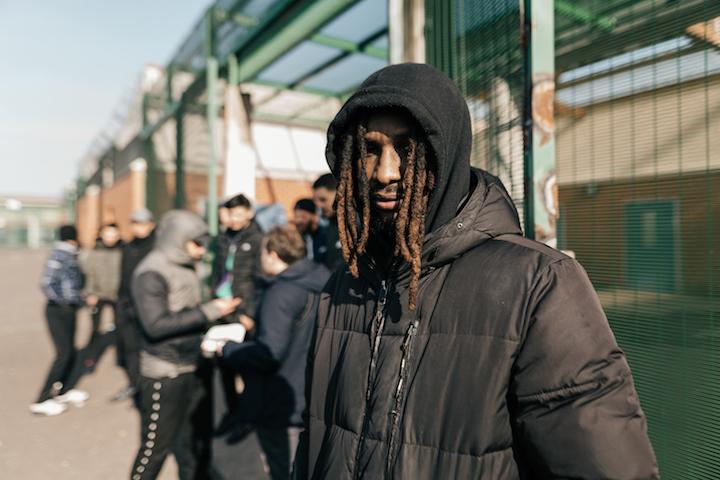 « Un mois ici, c’est comme un an en détention », déclare Mohamed, un jeune Guinéen de 23 ans, passé par la prison de Fleury-Mérogis et qui est en France depuis dix ans.