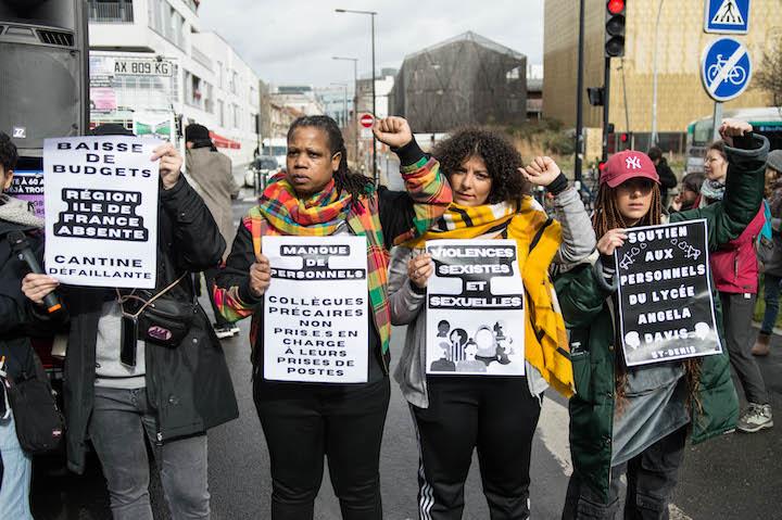 A la fin de la mobilisation, les associatifs ont recensé plus de 200 participants. Sur la photo, à la deuxième place en partant de la gauche, Pierrette Pyram fondatrice de l'association Diivines LGBTQI+