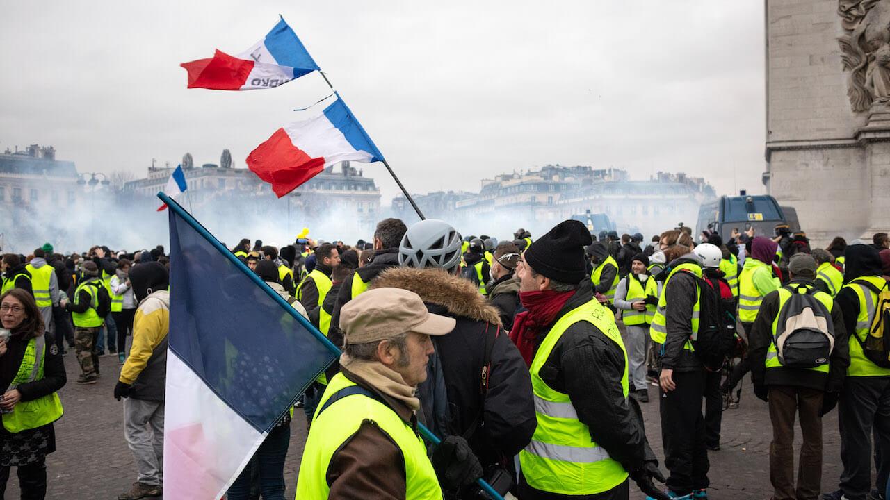 Quatre mois de sursis pour le gendarme qui avait foncé en voiture sur des Gilets jaunes