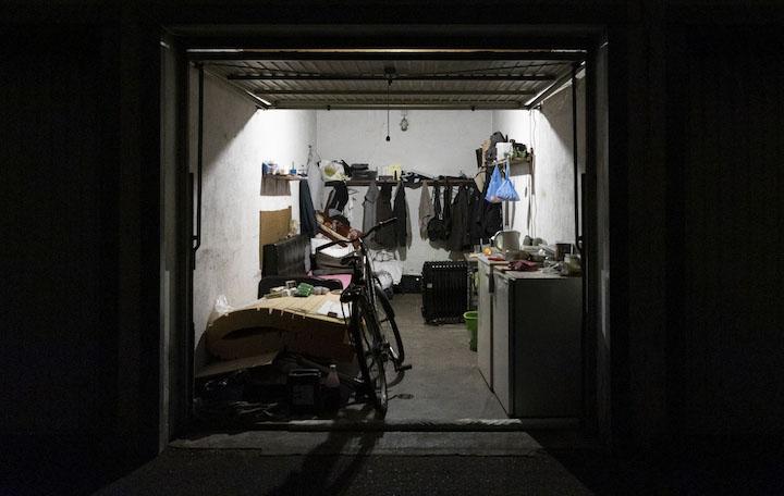 Oleg et Sopibo, vivent à trois avec Beso dans le garage attenant à celui d’Edisher depuis le mois de novembre 2022