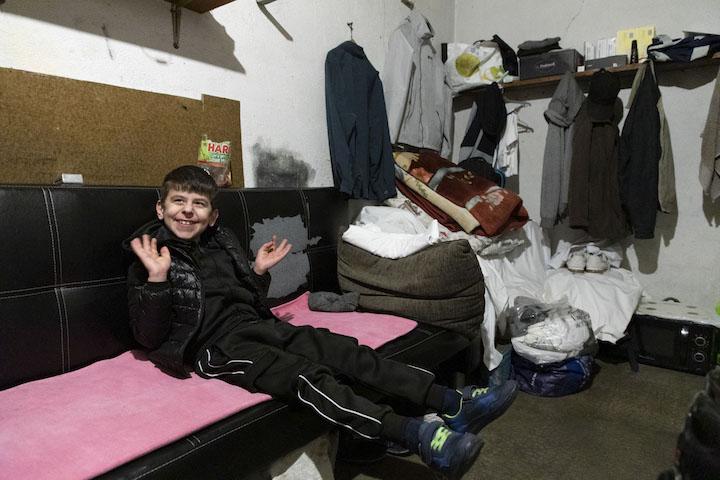 Beso a 13 ans et est atteint d’une maladie orpheline liée à son neuvième chromosome.