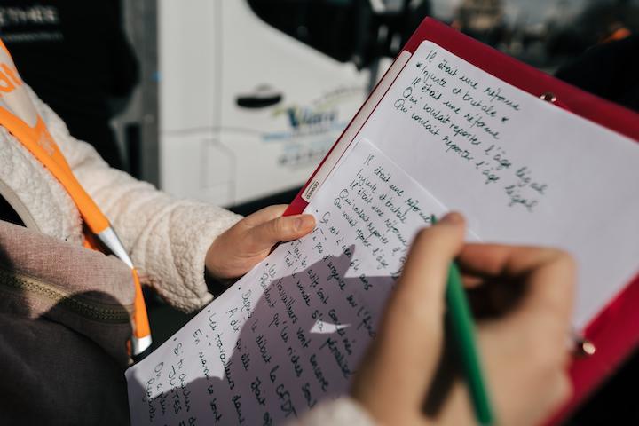 Bernard a détourné les paroles des musiques. « Il faut mobiliser dans la durée, donner envie de venir, de partager et de s’amuser mais en prenant les choses au sérieux », poursuit Mathilde