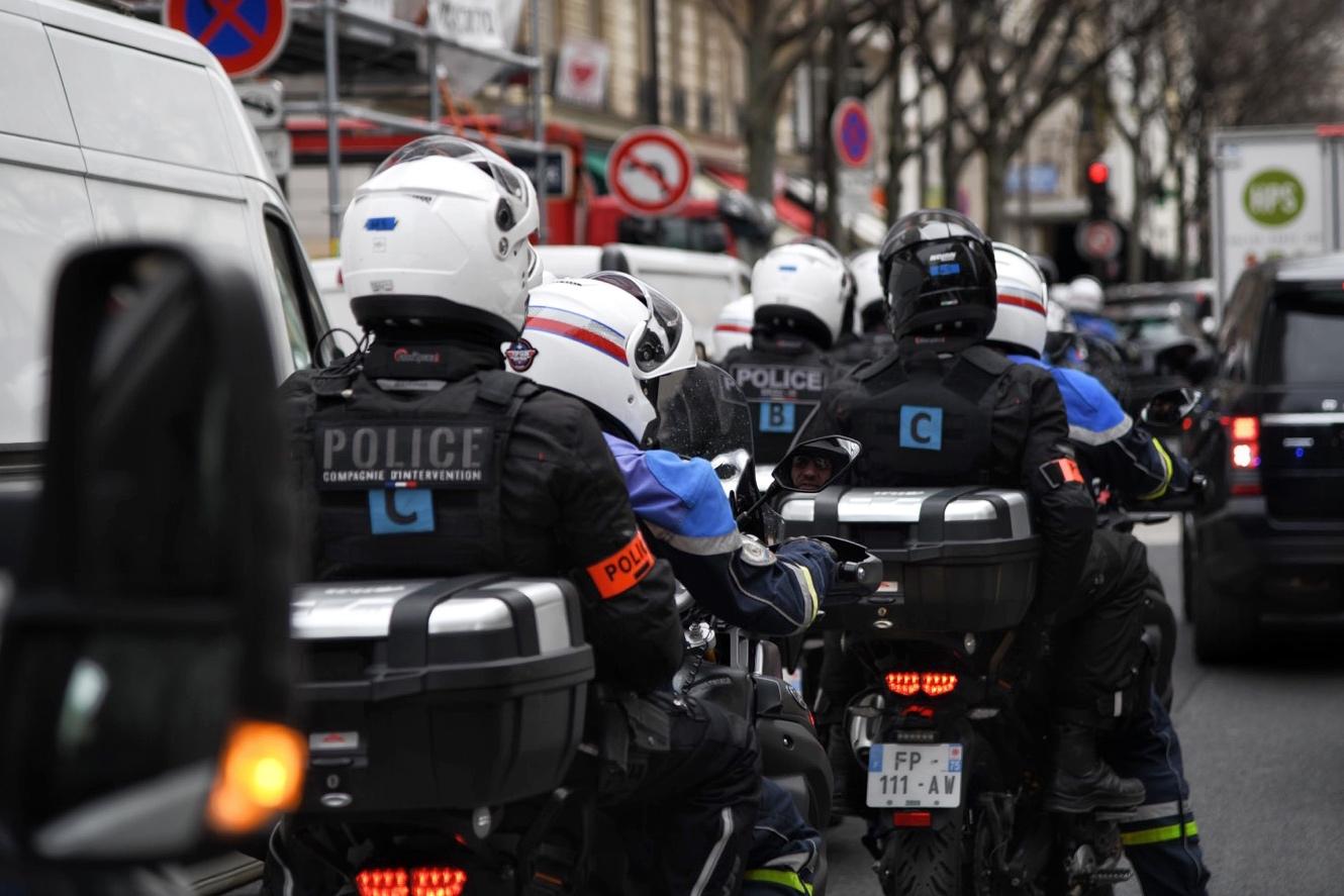 Alors que le ministre de l'Intérieur Gérald Darmanin avait indiqué que la 21e CI, composée de Brav-M, ne serait pas présente à la manifestation du 28 mars 2023, StreetPress a pourtant repéré les policiers de cette section dans le dispositif.