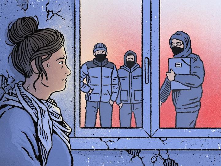 Le 19 octobre 2022, Crenguta est réveillée en sursaut. Elle se penche à sa fenêtre et voit quatre hommes masqués et capuchés devant sa porte. Parmi eux se trouverait José Lison, huissier de justice, qui vient l'expulser.