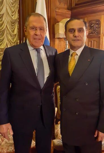 Elie Hatem, proche de Jean-Marie Le Pen, pose avec le ministre russe Sergueï Lavrov
