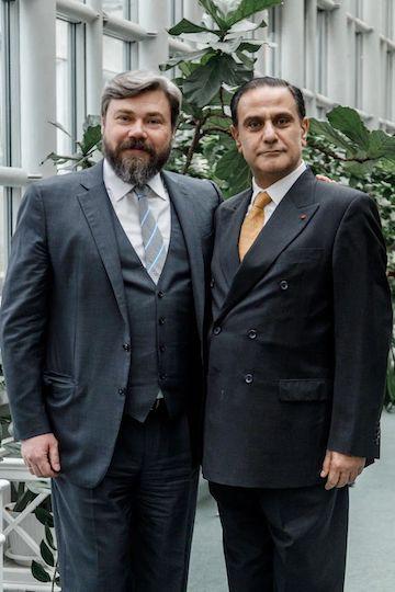 Elie Hatem pose avec l'oligarque Konstantin Malofeev, qui est derrière les prêts russes de Marine Le Pen.