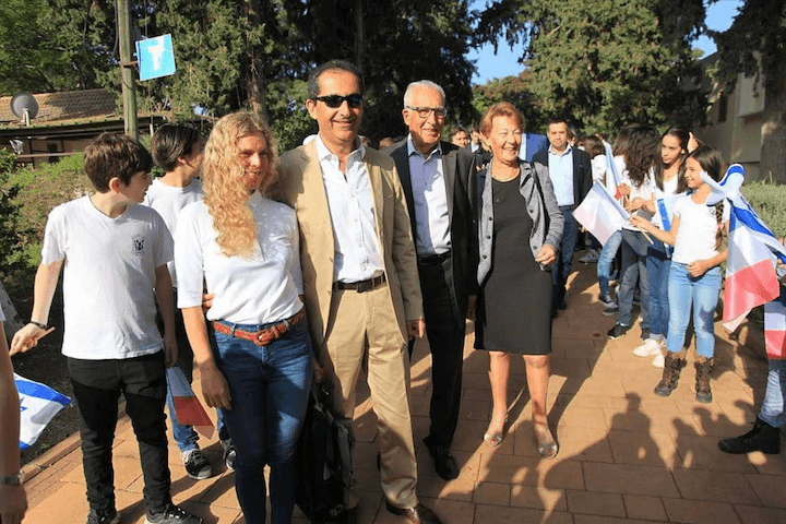 Patrick et Lina Drahi présents ensemble en 2015 lors d'une cérémonie au collège et lycée Franco-Israélien de Mikvé-Israël à Holon (Israël), qui porte désormais le nom « Marcel et Lucette Drahi »