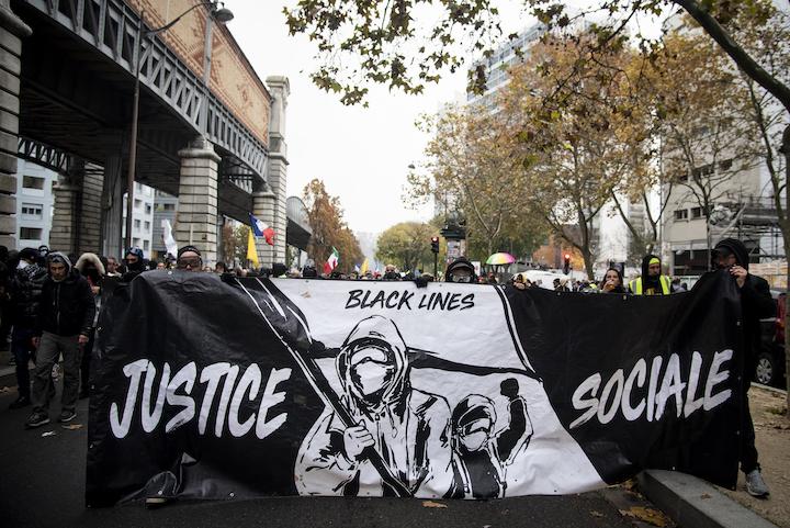 Black lines, les street artistes qui font les banderoles du cortège de tête