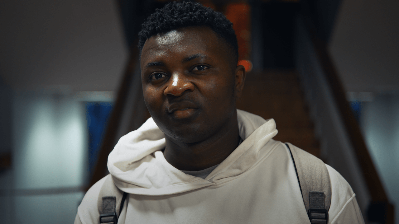 Stéphane, réfugié de 16 ans, rêve de devenir infirmier