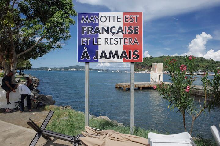 Face à cette offensive dont les modalités se précisent de plus en plus, des collectifs et associations élèvent la voix, questionnant sa légalité et son respect pour les droits de l’homme