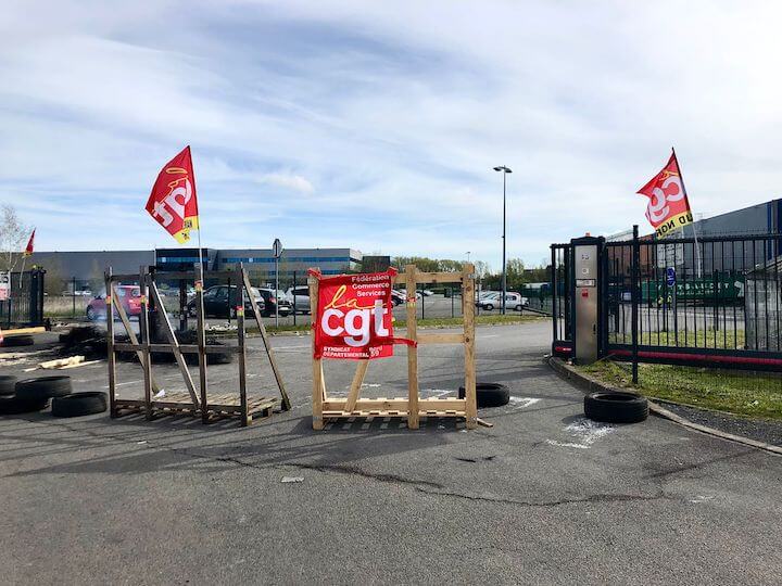Les femmes en grève de l’usine d’acheminement de Vertbaudet entament leur sixième semaine de blocage