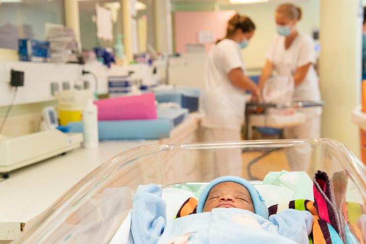 La maternité de Mamoudzou compte moins du double des salles d'accouchement qu'il lui faudrait.