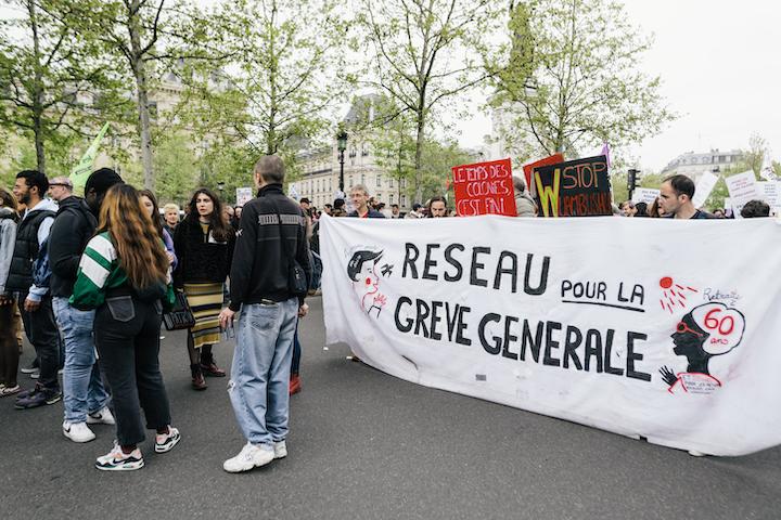 Depuis le début de la mobilisation, Ariane Anemoyannis va soutenir les grévistes partout en France, des raffineurs du Havre (76) aux éboueurs de Varennes-Jarcy (91)