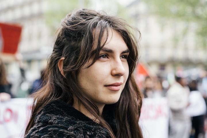 « C’est hyper intéressant de la voir évoluer comme cadre dirigeante de la jeunesse. Qu’il y ait des filles comme Ariane qui mettent au goût du jour un marxisme 2.0 », se réjouit Anasse Kazib
