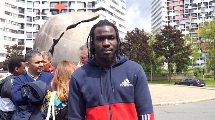 Abdoul est élève en bac pro commerce à Vincennes. Le 5 octobre dernier, après un contrôle de police, il s'est vu remettre une OQTF, sans délai avec IRTF. Il doit quitter le territoire français au bout d'un mois et s'il ne le fait pas, il sera en infraction.